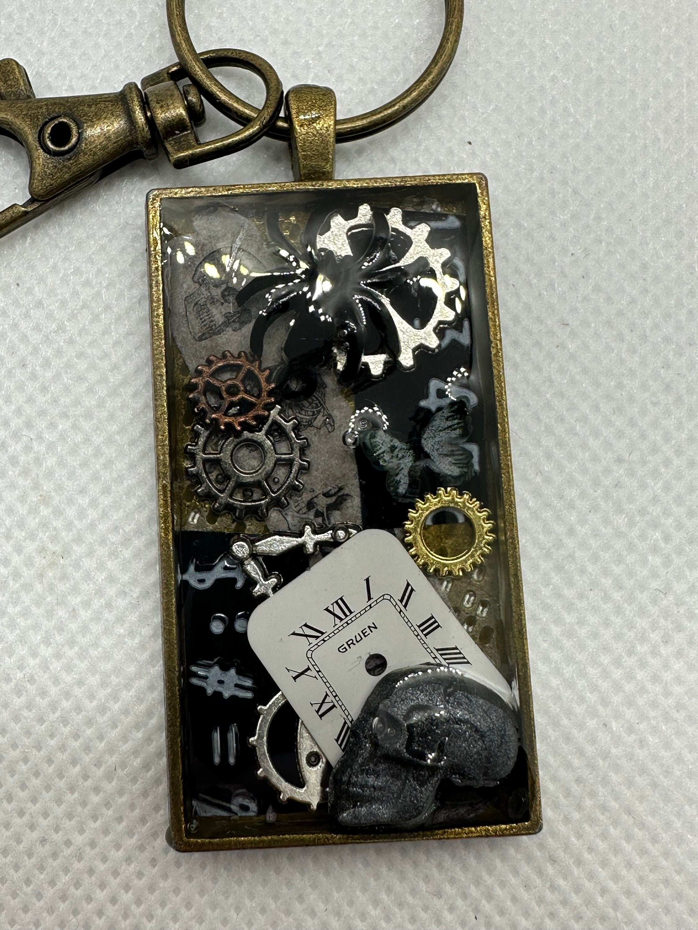 Steampunk Rectangle Spider and Skull Keychain