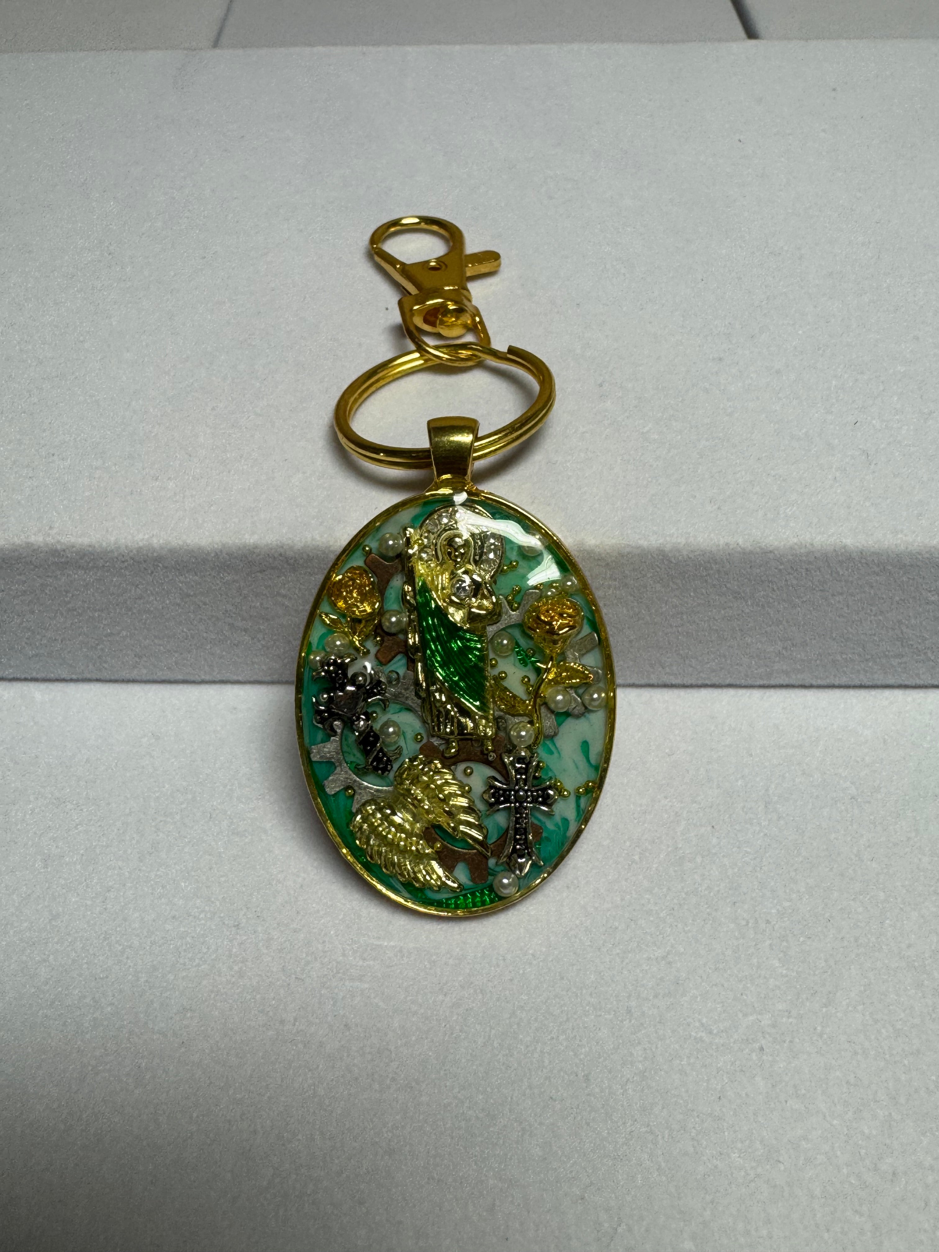 Gold Oval Religious Faith Keychain