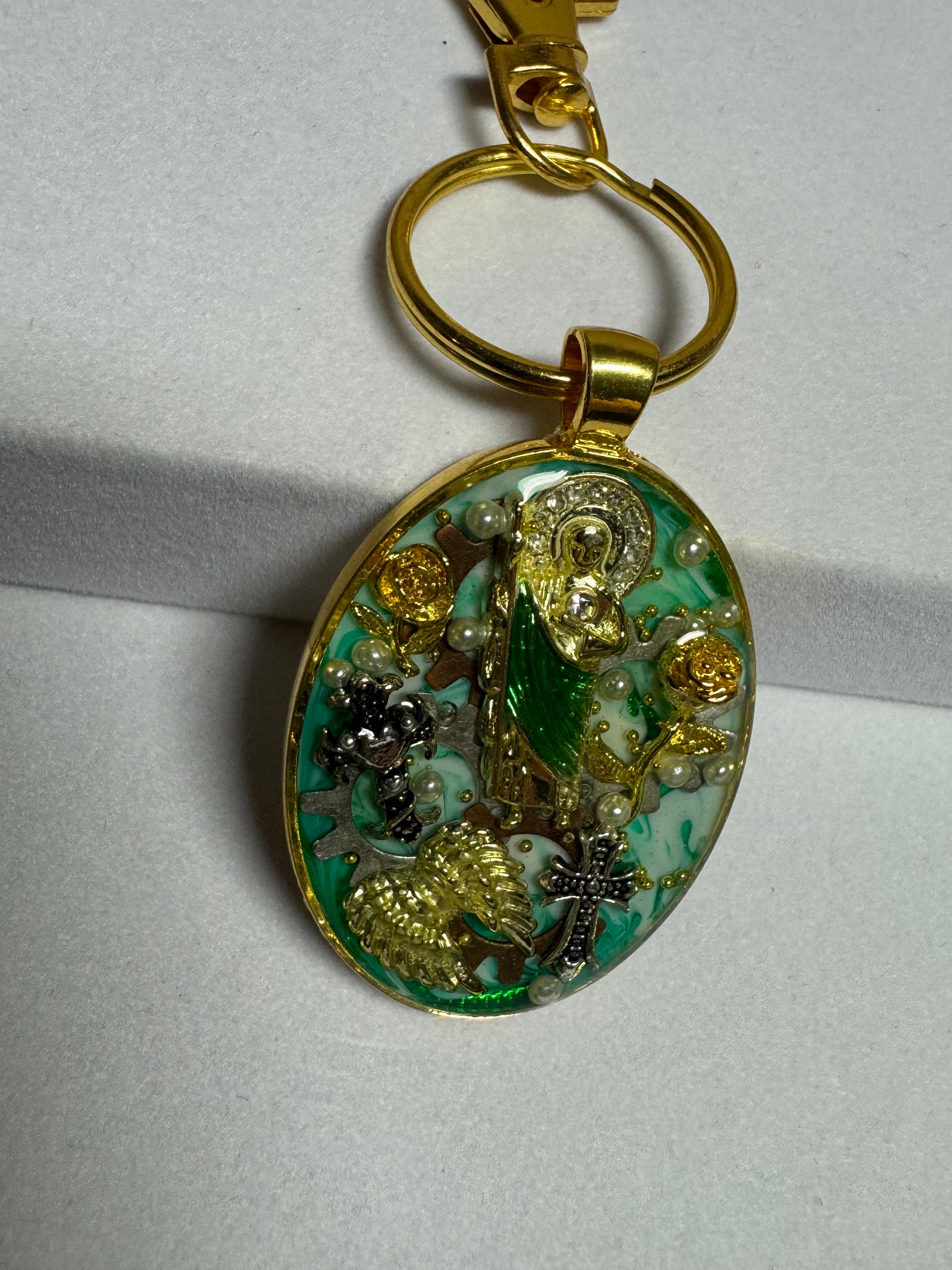 Gold Oval Religious Faith Keychain