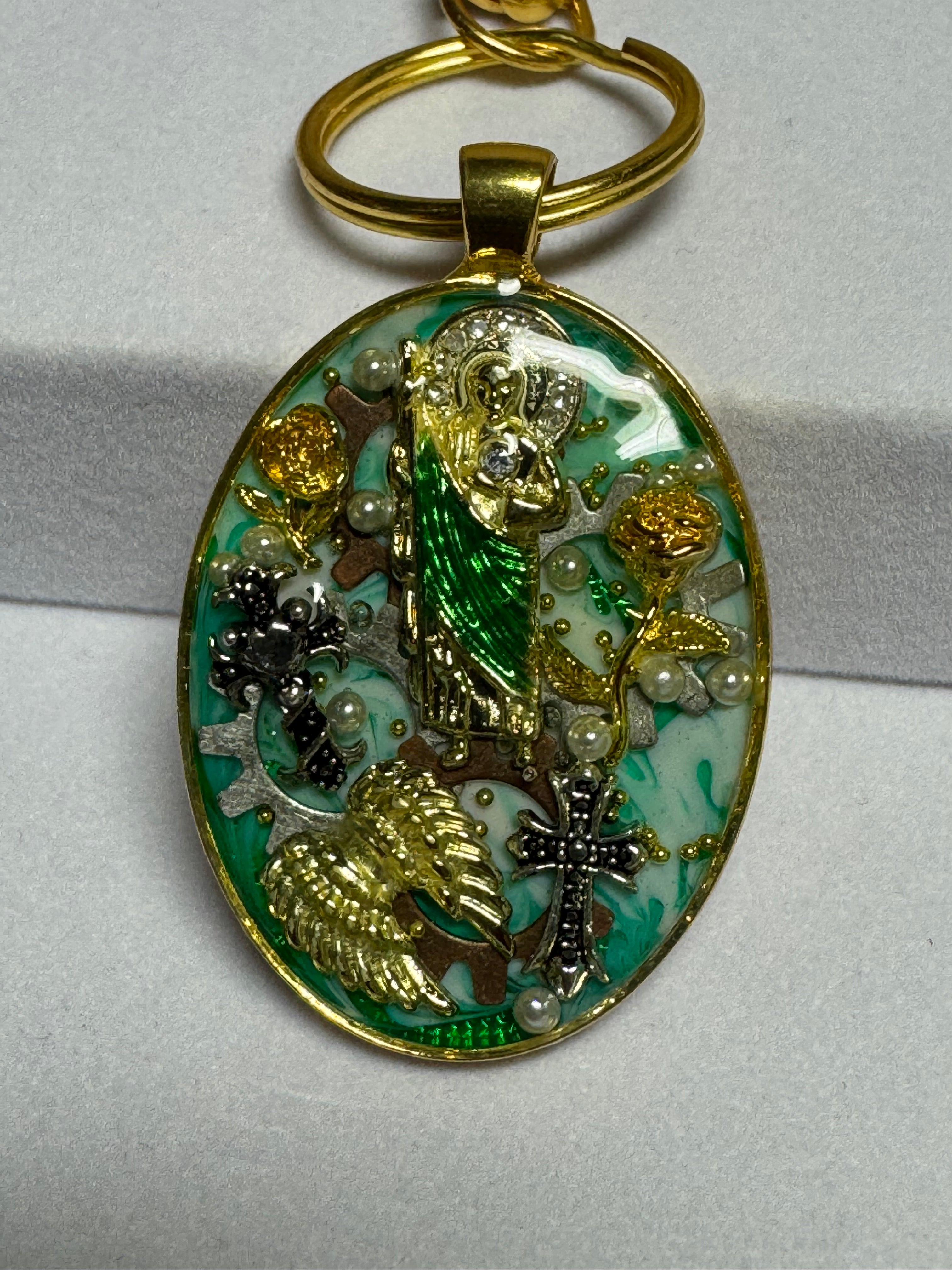 Gold Oval Religious Faith Keychain