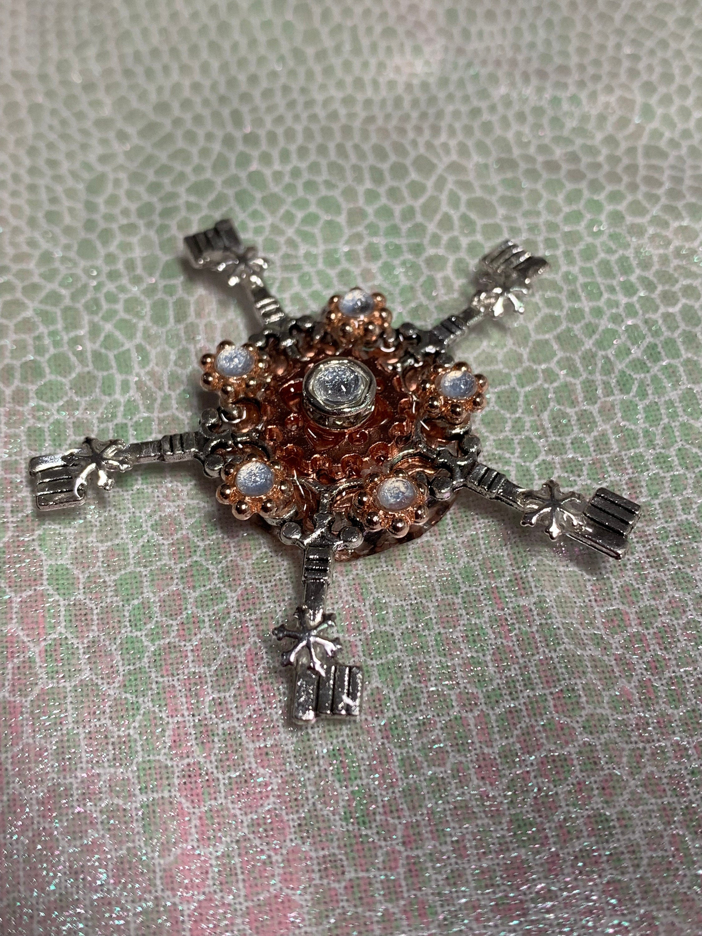 Steampunk Silver Snowflake Necklace Skeleton keys