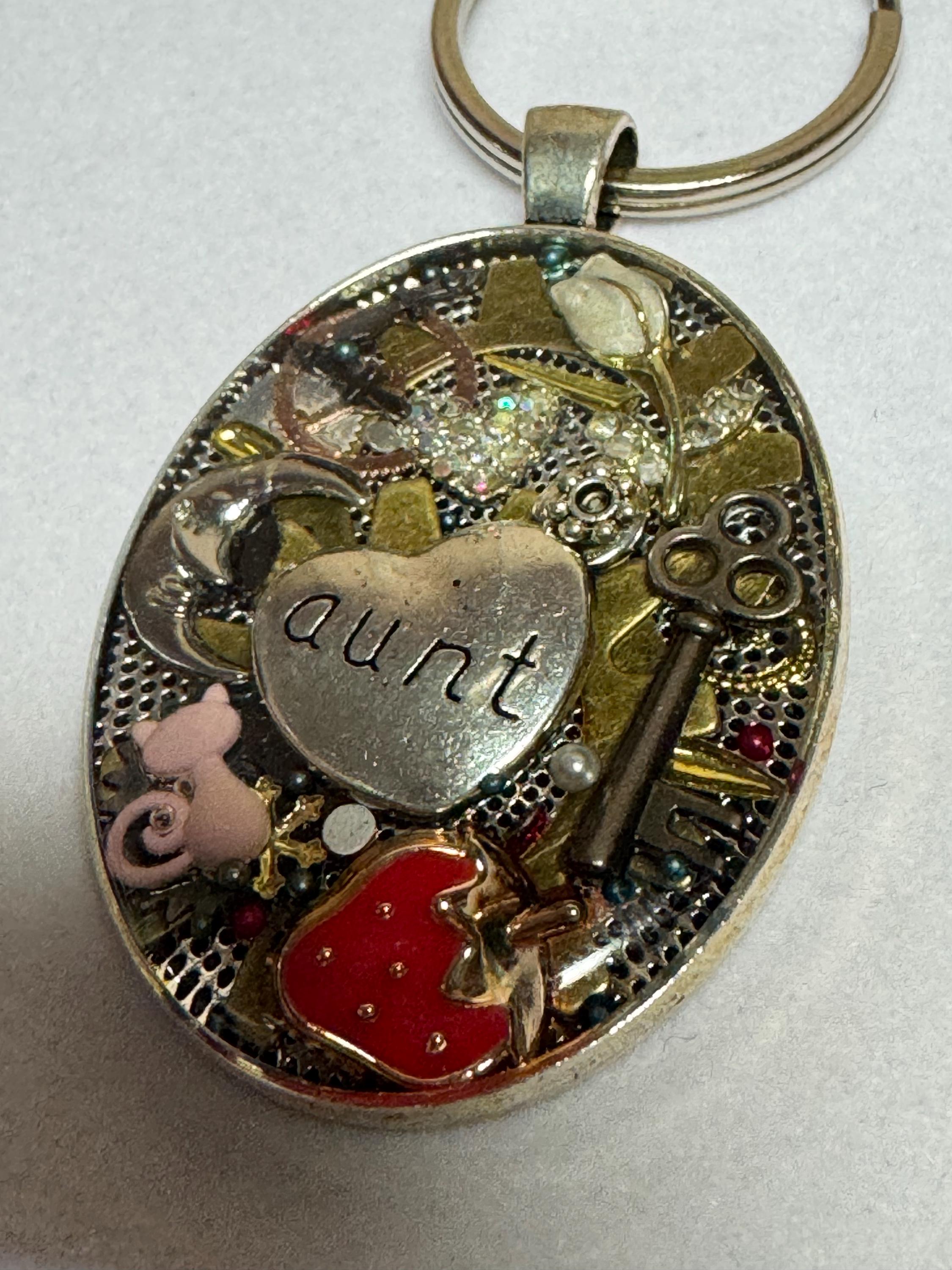 Oval "AUNT" Steampunk Keychain