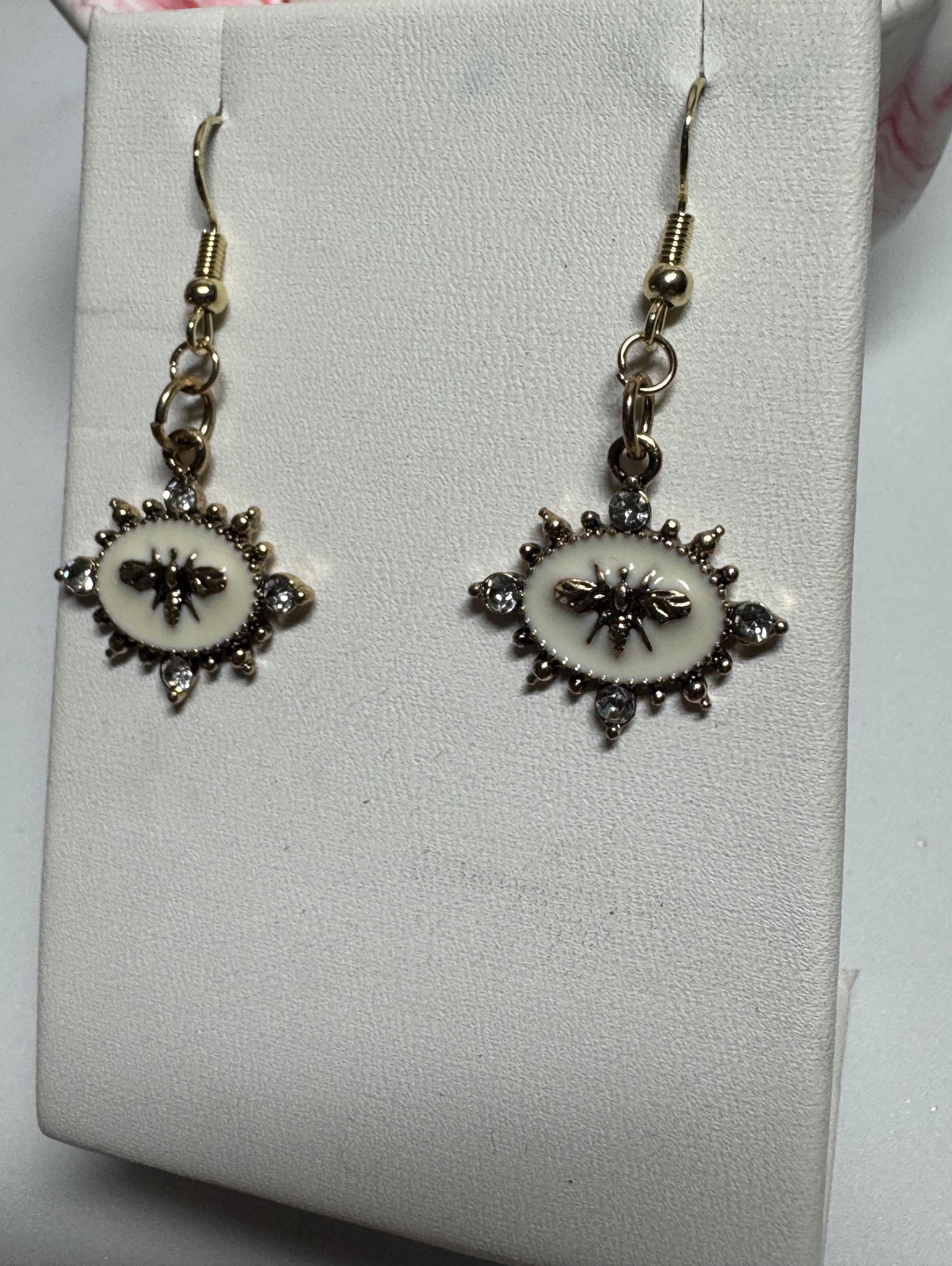 Gold Bees on white Vintage Look Earrings