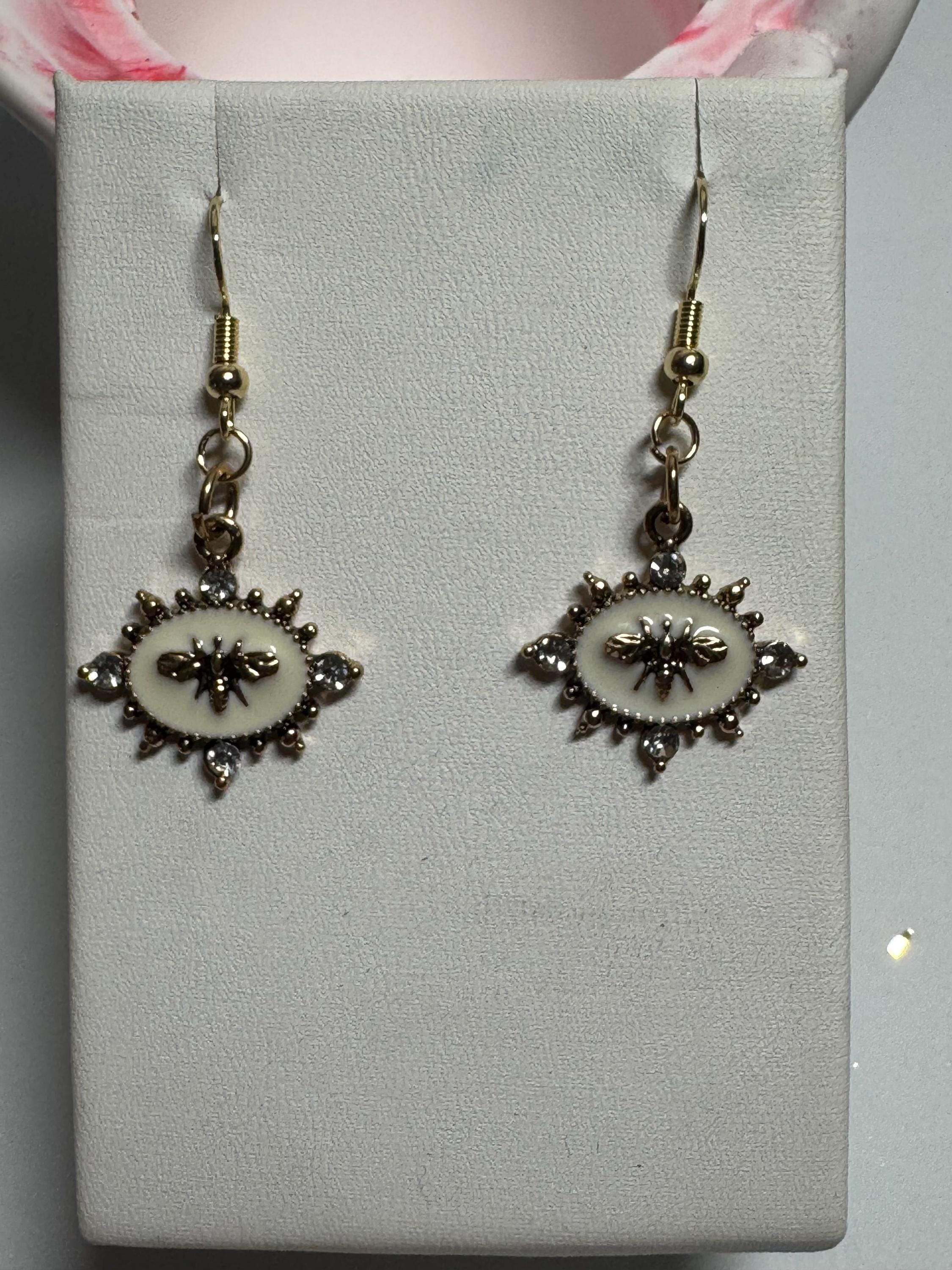 Gold Bees on white Vintage Look Earrings