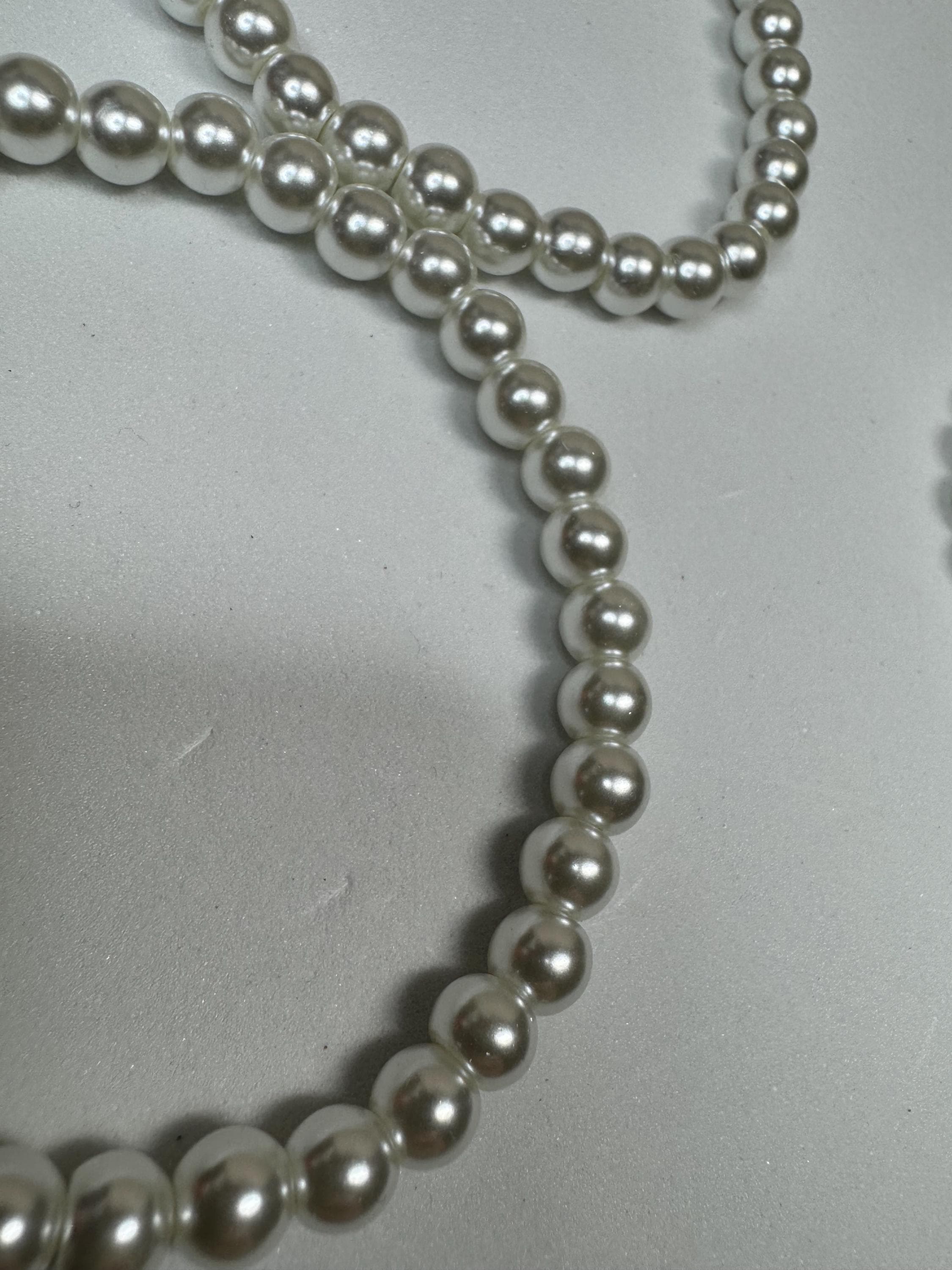 White Fo Pearly Beaded Stretchy Bracelets