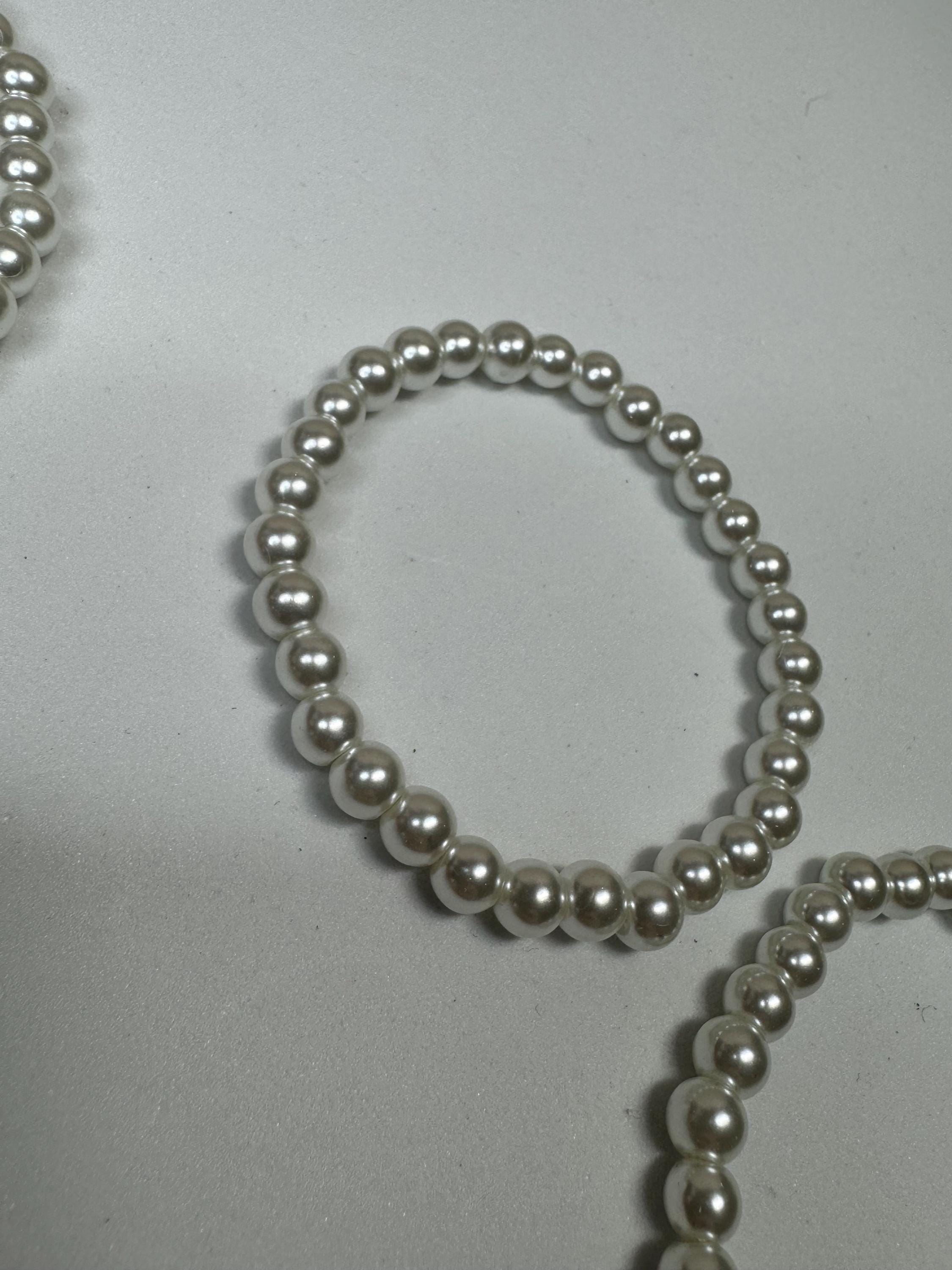 White Fo Pearly Beaded Stretchy Bracelets